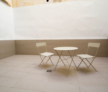 Apartamento amueblado con dos dormitorios, patio, Plaza del Cuadrad... - Photo 4