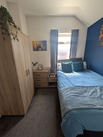 1 bedroom in a house share to rent - Photo 2