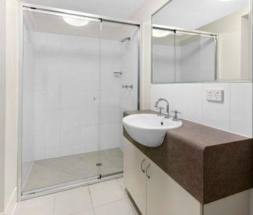 Unfurnished apartment close to the CBD. - Photo 4