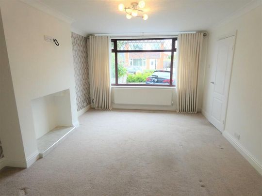 3 Bedroom Semi-Detached House in Fulwood - Photo 1