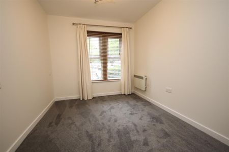 2 bedroom Apartment to let - Photo 5