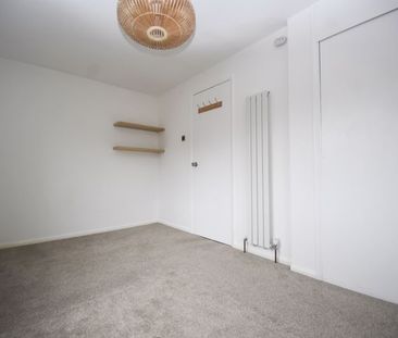 Aghemund Close, Chineham - Photo 2
