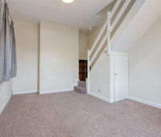 2 BEDROOM House - Semi-Detached - Photo 4