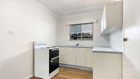 2 Bed 1/2 Duplex Close to City - Photo 3