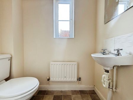 3 bedroom House To Let Total Size: 862 SQ FT - Photo 2