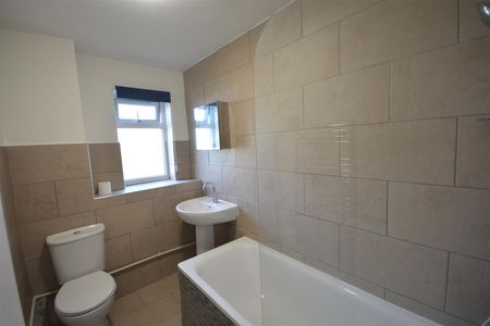 127 Stonecot Hill, Sutton, London, SM3 9HS - Photo 5