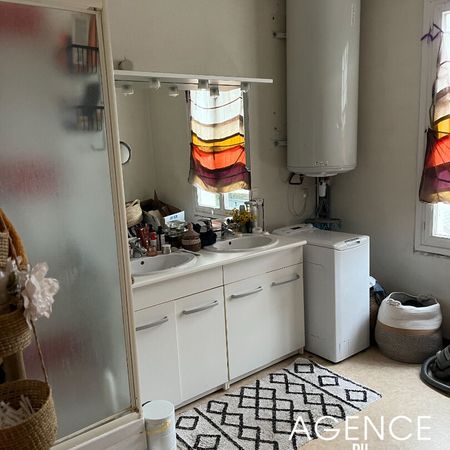 Location Appartement 4 pièces 81m² - Photo 3