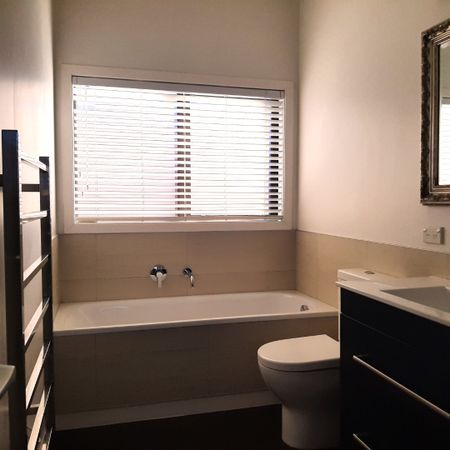 Lovely Townhouse in Point England - Photo 4