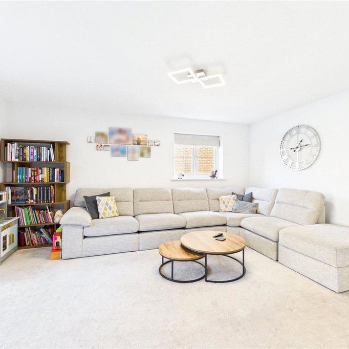 4 bedroom semi-detached house to rent - Photo 1