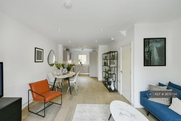 1 bedroom in a house share to rent - Photo 1