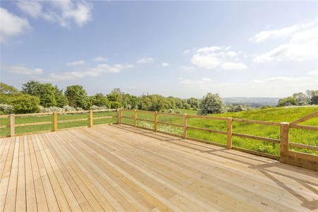 A stylish contemporary four bedroom house with spectacular views. - Photo 2