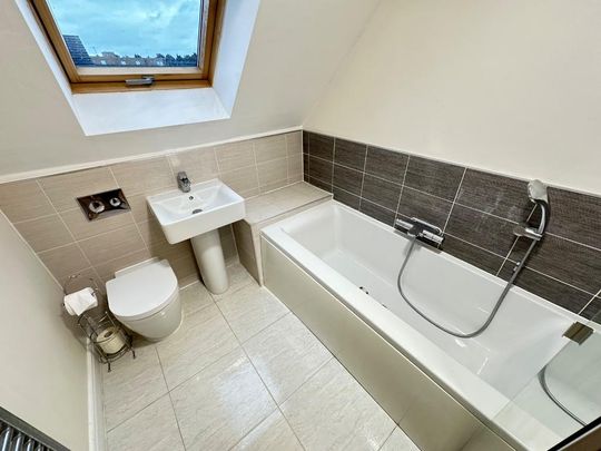 4 bedroom terraced house to rent - Photo 1