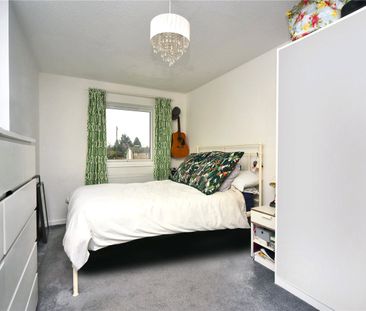 Waterfield Green, Tadworth, Surrey, KT20 - Photo 5