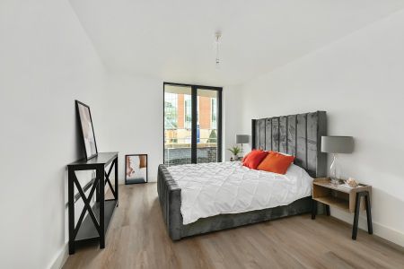 Savoy Place, Farnborough, Hampshire, GU14 - Photo 3