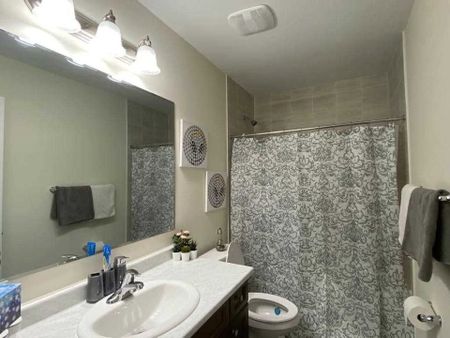 For Lease - 21 Circus Crescent, Brampton, Ontario - Photo 4