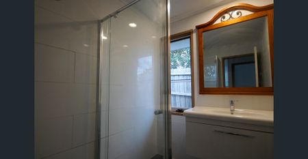 Quaint 3-Bedroom Home in Prime Parkdale Location - Photo 4