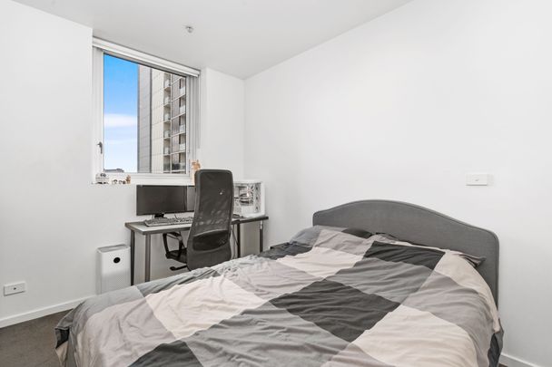 Huge 2 Bedroom & Study! - Photo 1