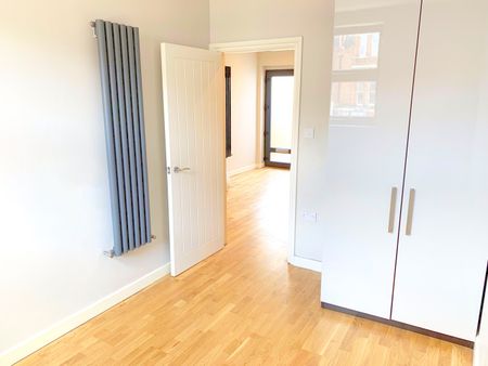 1 Bed Flat, High Street, CR7 - Photo 2