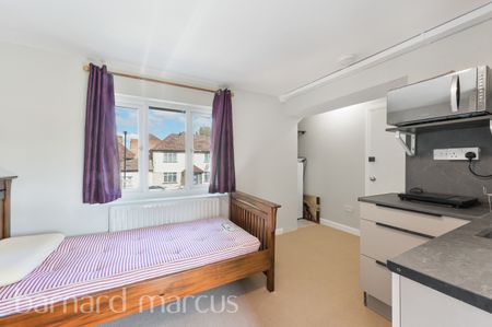Dawes Avenue, Isleworth - Photo 3