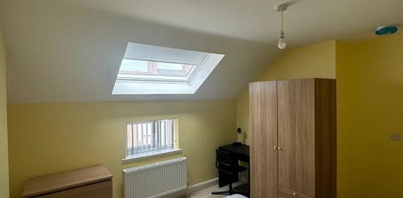 STUDENTS, 6 Fairman Place, Mature Students, BT48 7LD - Photo 2