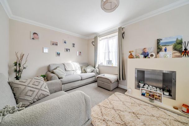 3 bedroom semi-detached house to rent - Photo 1