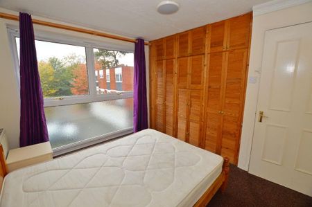 3 bedroom flat to rent - Photo 2