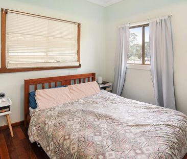 COTTAGE IN DUNBARTON - Photo 4