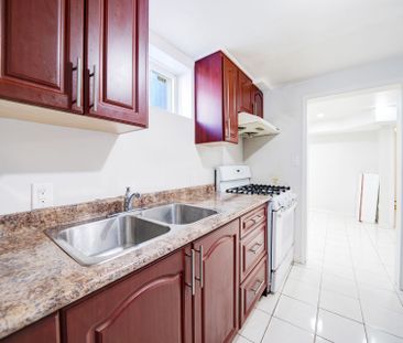 For Lease - 5 Claresholme Drive, Toronto, Ontario - Photo 4