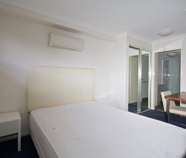 Fully Furnished 2 Bedroom Apartment - Photo 2