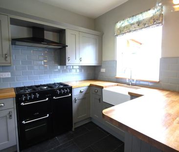 2 bedroom end of terrace house to rent - Photo 3