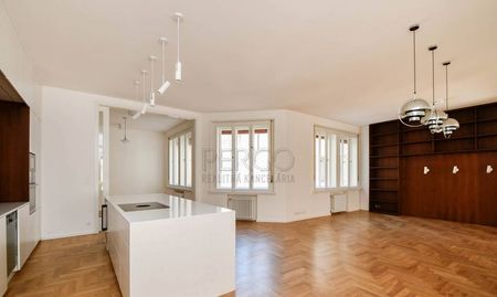 Nádherný staromestský 4-izbový byt na Grösslingovej ulici - Fotografia 2