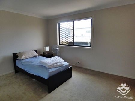3 BEDROOM + 1 STUDY TOWNHOUSE IN THE HEART OF CARINDALE - Photo 3