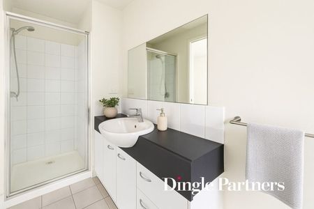 Newly Updated – Bright, Fresh & Stylish Carlton Studio! - Photo 4