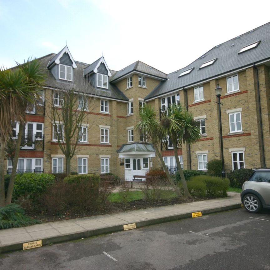 Whitakers Lodge, Gater Drive, Enfield, Middlesex, EN2 0JP - Photo 2