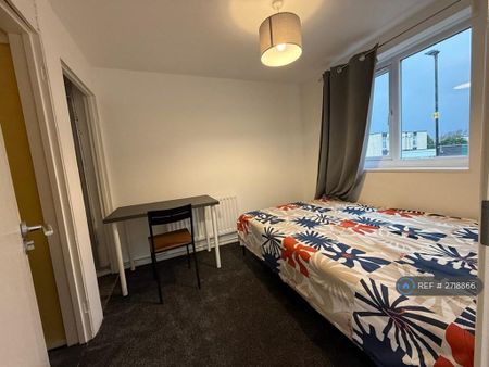 1 bedroom in a house share to rent - Photo 4