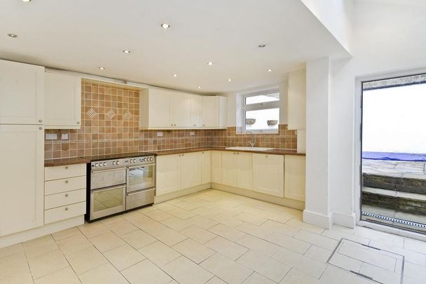 4 bedroom terraced house to rent - Photo 1