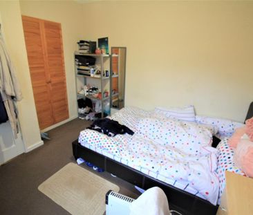 5 bedroom end of terrace house to rent - Photo 3
