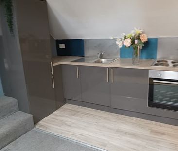 1 Bed Flat, Pachmore Rd., CR7 - Photo 5