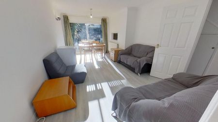 4 bedroom semi-detached house to rent - Photo 5