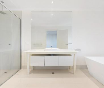 Spacious Townhouse In Prime Location! - Photo 6