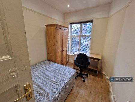 3 bedroom flat to rent - Photo 4