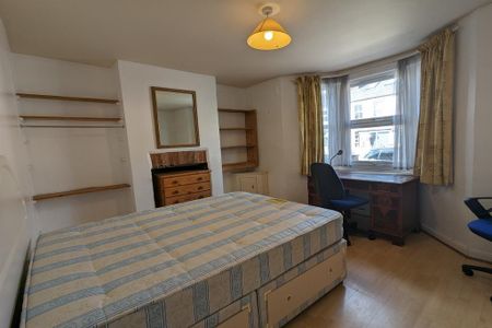 5 bedroom end of terrace house to rent - Photo 3