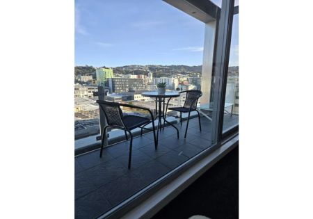 Furnished comfort in the heart of Te Aro - Photo 2