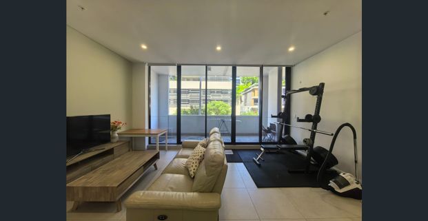 Modern Fully Furnished 2-Bedroom Apartment in the Heart of Mascot - Spectrum Building - Photo 1