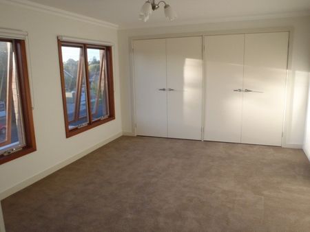 1/12 Elm Grove, Mckinnon - Photo 2