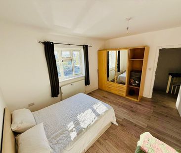 Room in a Shared House, Billet Road, E17 - Photo 2