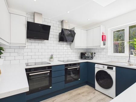 1 bedroom in a house share to rent - Photo 5