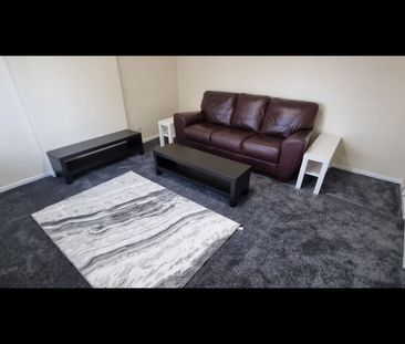 3 Bed Terraced House, Lovell Park View, LS7 - Photo 4