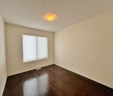 For Lease - 40 Vantage Loop Street, Newmarket, Ontario - Photo 6