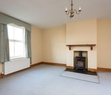 4 bedroom detached house to rent - Photo 2